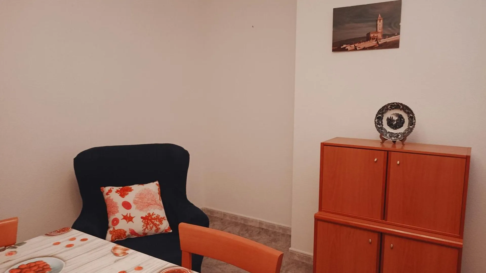 Amplio Apartamento En Zona Centrica De Nijar 0*,